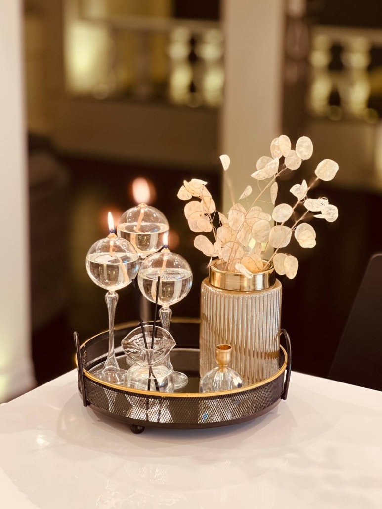 استفاده از انواع گل و گلدان