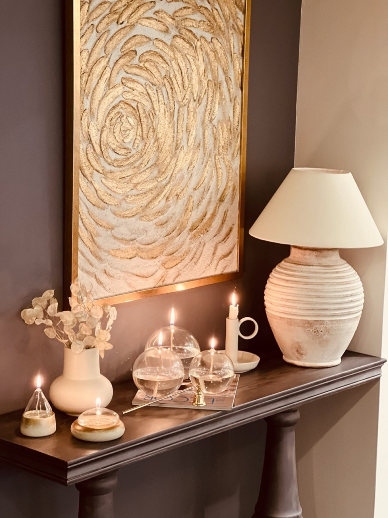 ۵ نکته برای چیدمان حرفه‌ ای تابلو ها در دیوار گالری خانه