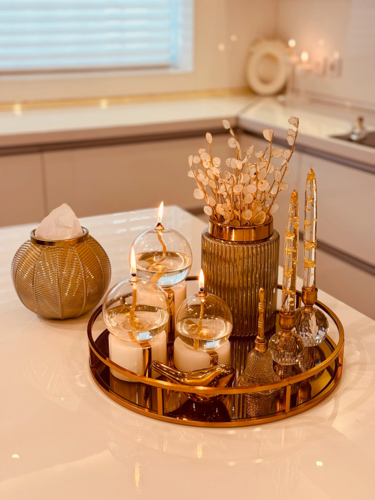 ترکیب شمعدان با گل‌های طبیعی یا خشک